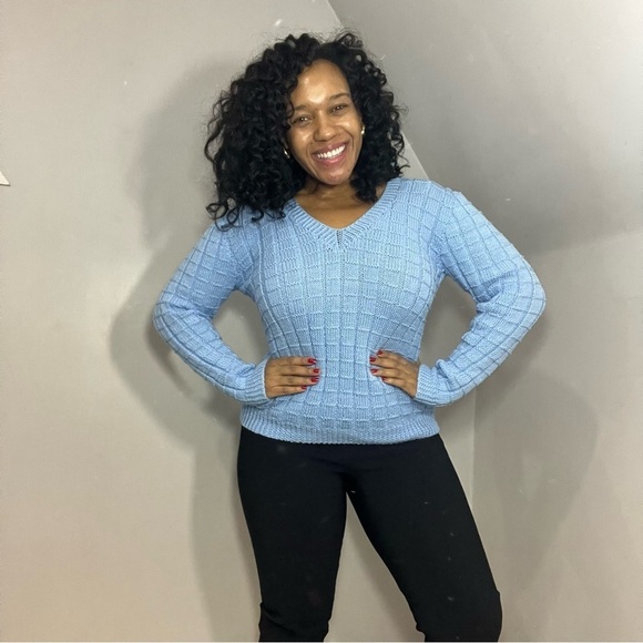 Vintage Sweaters - Vintage baby blue v-neck hand knit sweater textured stretchy acrylic top retro